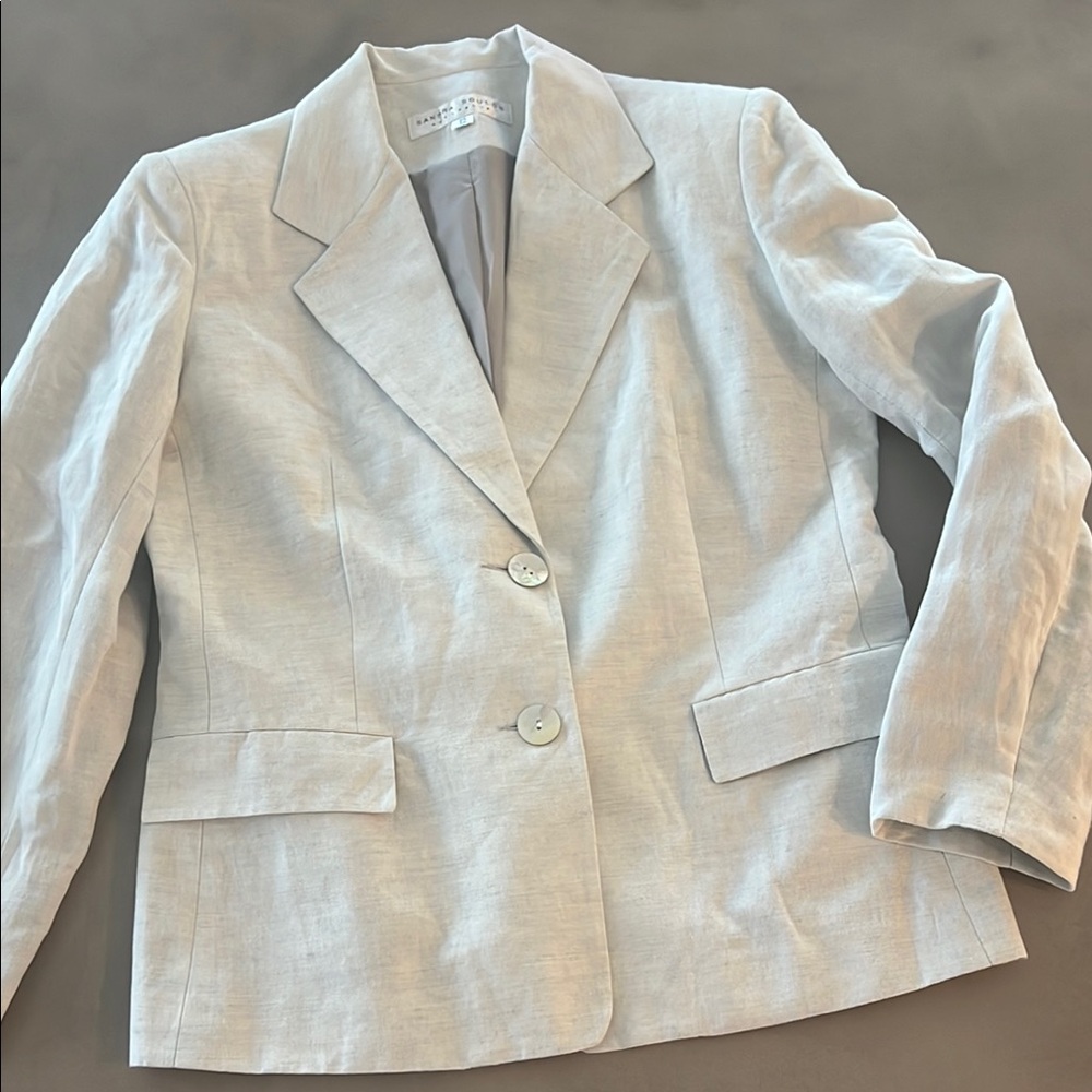 Chic Women's Blazer in Light Gray linen blend